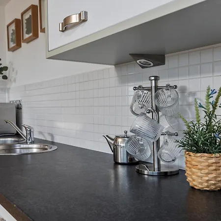 Luxury Penthouse - 2br & 2 Baths Apartment *