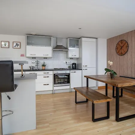 Luxury Penthouse - 2br & 2 Baths *